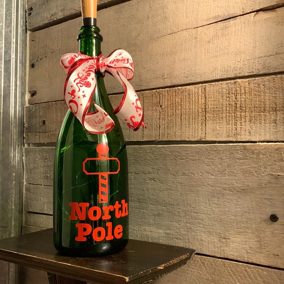 Green ‘North Pole’ champagne bottle lantern - Picture 1 of 10